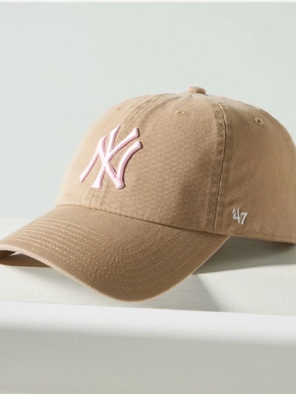 47 New York Yankees Beige Baseball Cap with Pink Logo